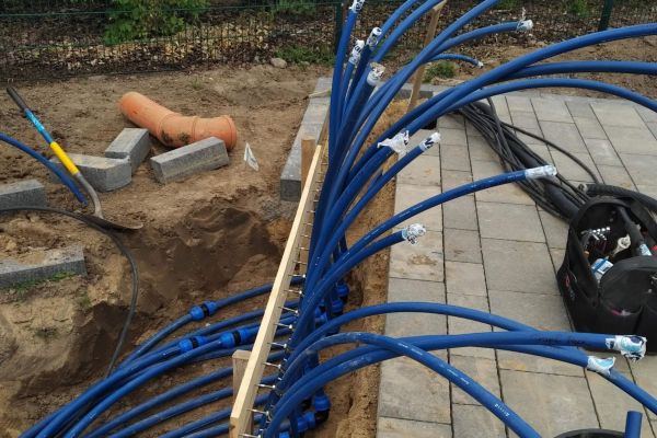 Vorbereitung für Wandmontage der Ventile im Schuppen